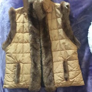 Vest with faux fur trim
